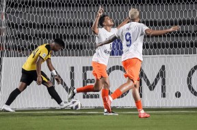 米乐m6官网-关于球员战术配合默契，队伍士气高涨稳定连胜的信息