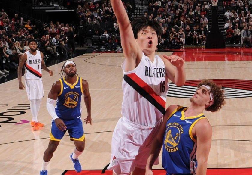 开拓者外线火力全开三分球频频命中的简单介绍