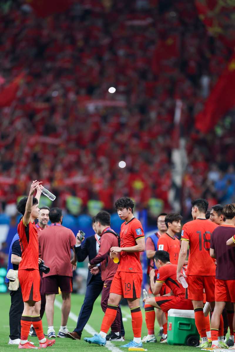 亚洲球队在国际赛场上燃情拼搏！