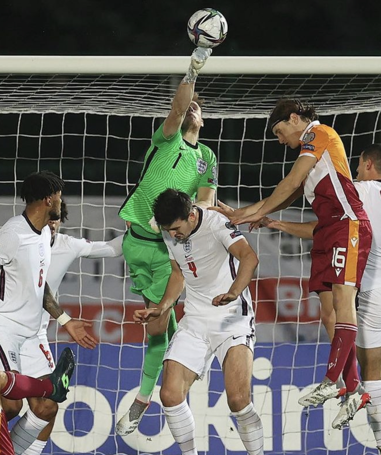 甘冈队在与斯特拉斯堡队的交锋中取胜了吗