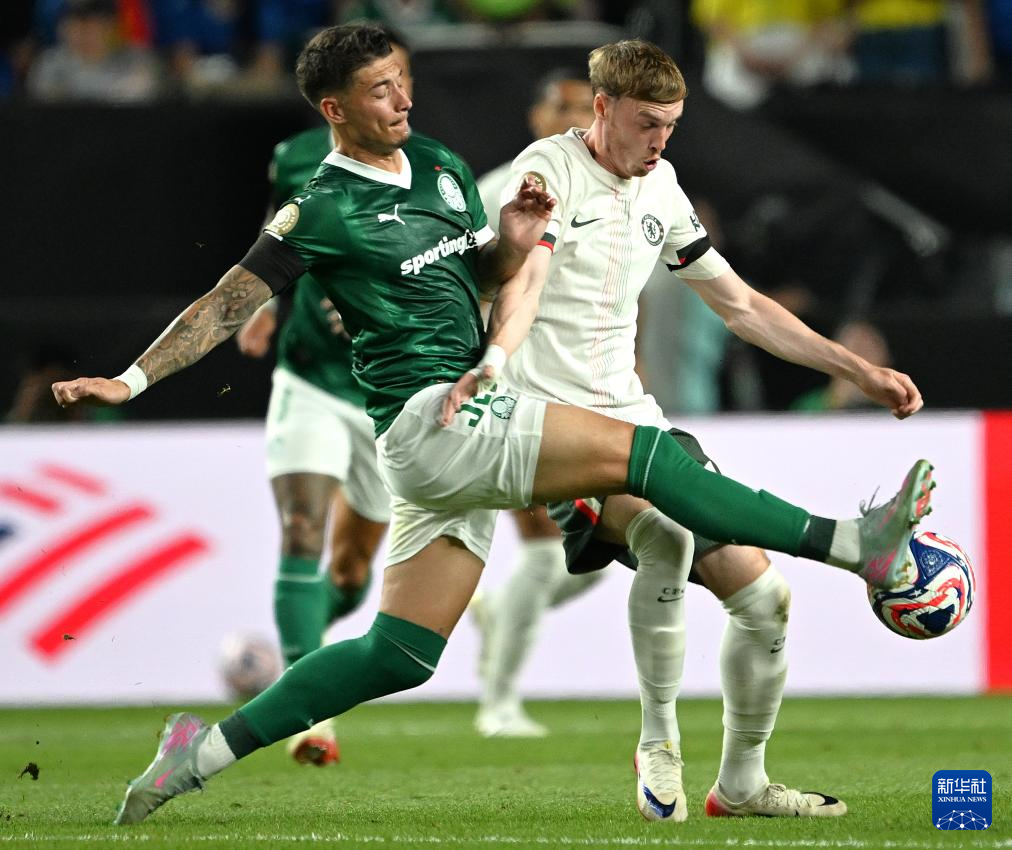 切尔西狂胜对手，锁定小组第一晋级(切尔西ds)