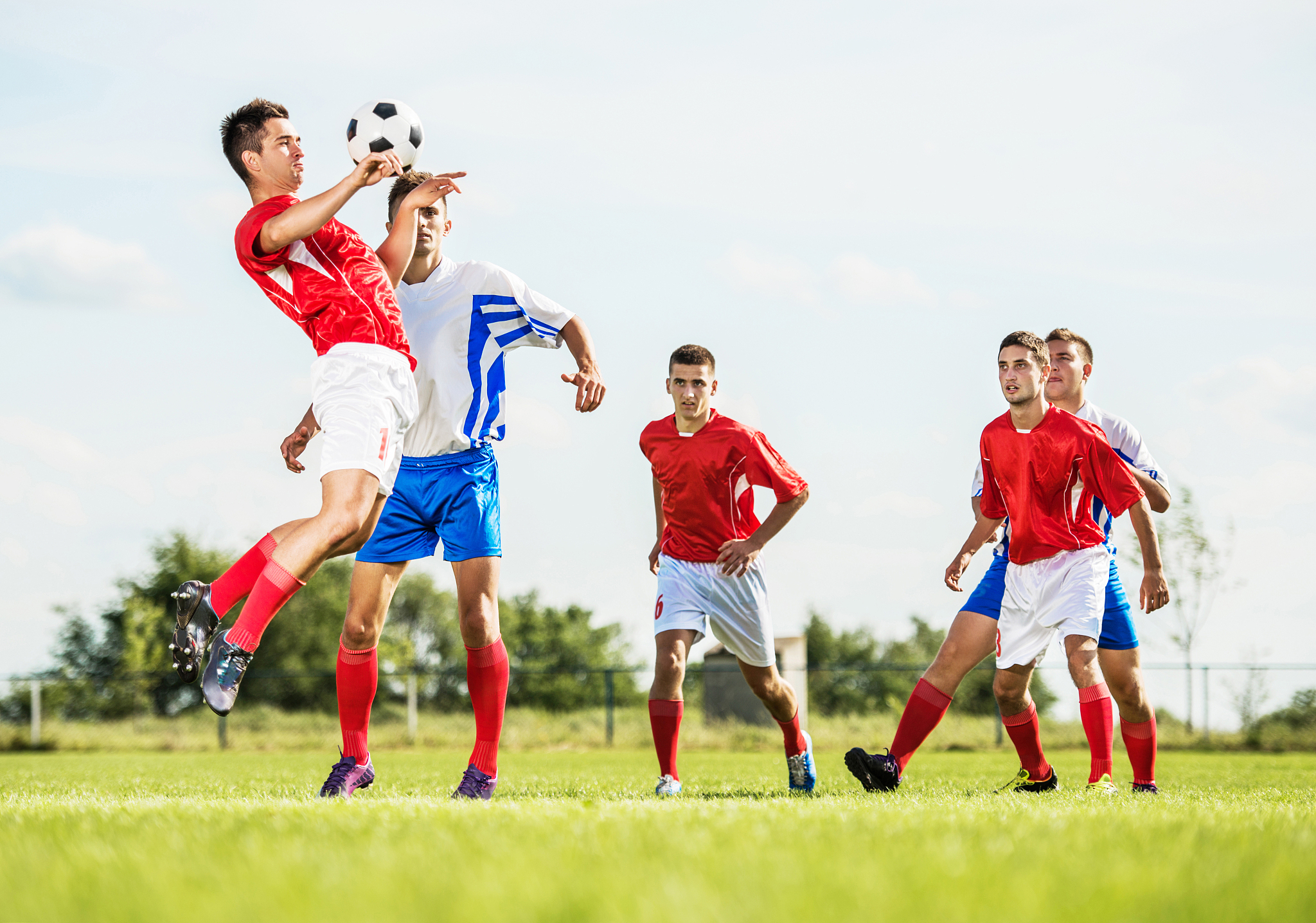 欧洲足球盛事火爆开战激情迸发展现球员风采的简单介绍