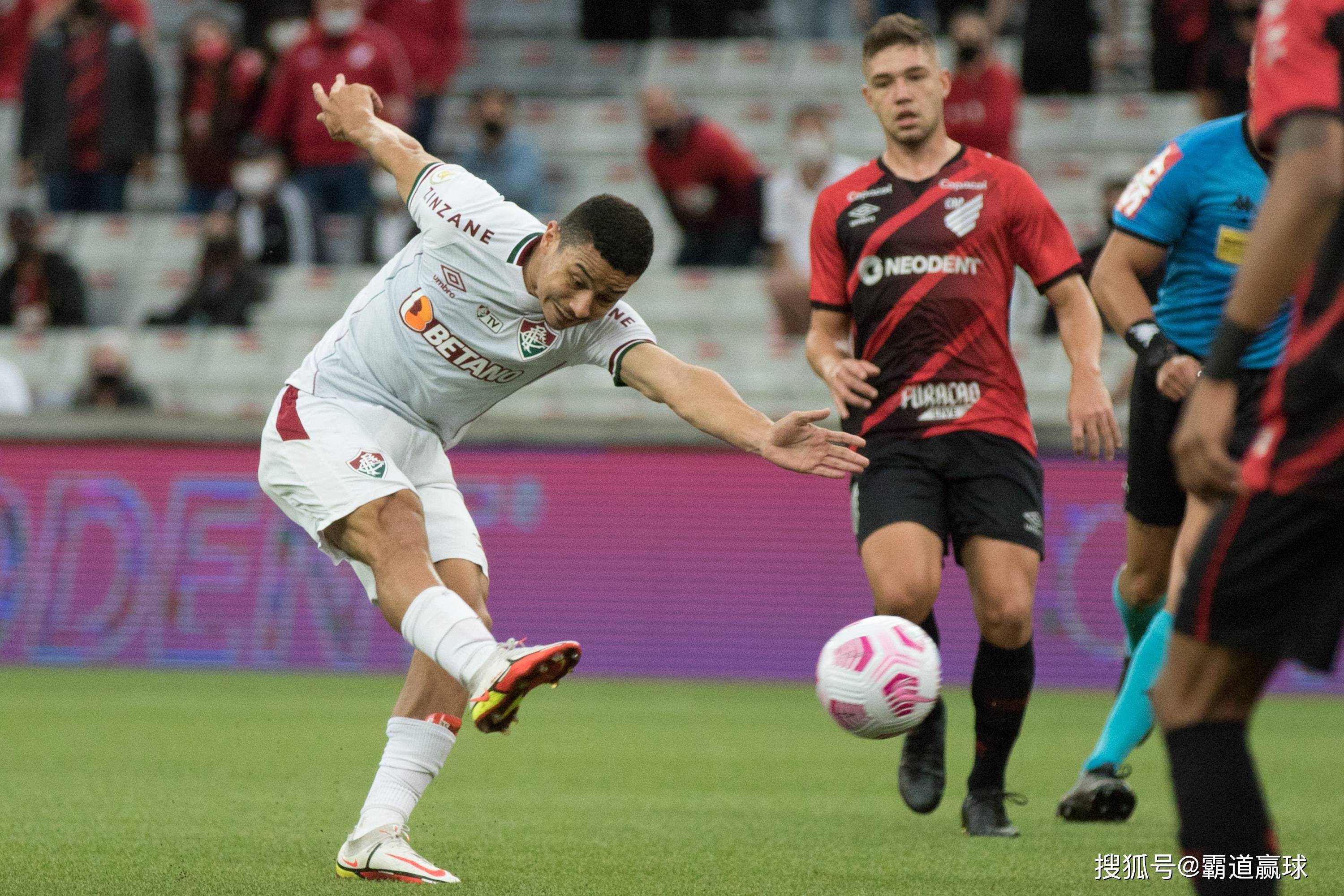 包含巴勒莫主场困难战胜，教练赞赏球员表现的词条