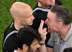 包含利物浦球员爆发冲突，被裁判红牌罚下的词条