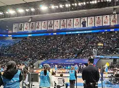 北京男篮队员加强体能备战下场比赛(北京 男篮)