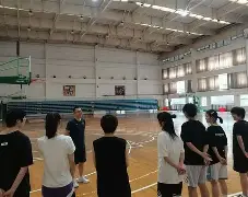 北京男篮队员加强体能备战下场比赛(北京 男篮)