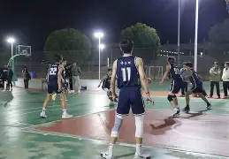 篮球赛场上的精彩瞬间引发球迷关注英语 篮球赛场上的精彩瞬间引发球迷关注英语